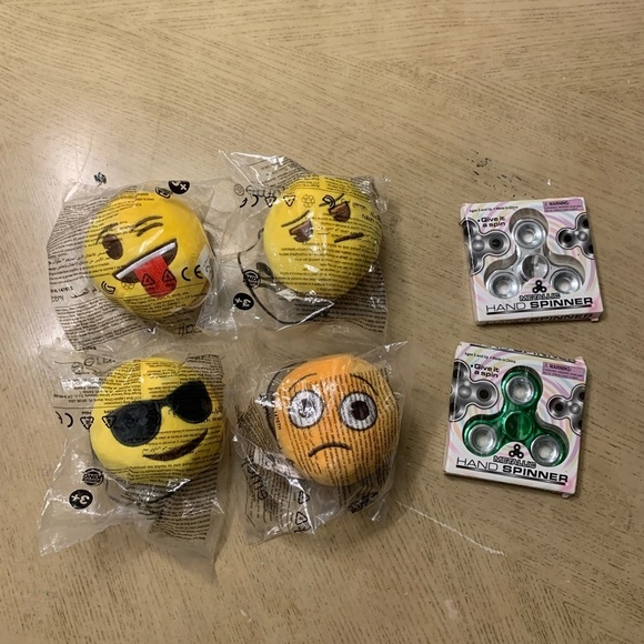 Plushie Emoji (4) and Fidget Spinners (2) New With Tags - Picture 4 of 11